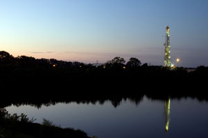  A natural gas rig near the Red River in Shreveport, Louisiana. 
Credit: Daniel Foster (flickr) via Treehugger
