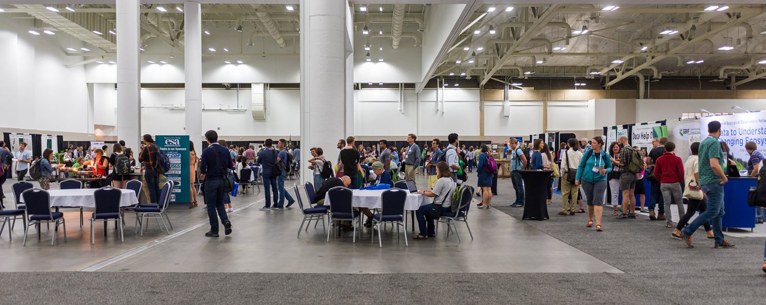 A panoramic view of the crowd at the 2019 Annual Meeting Exhibitor Booth area.